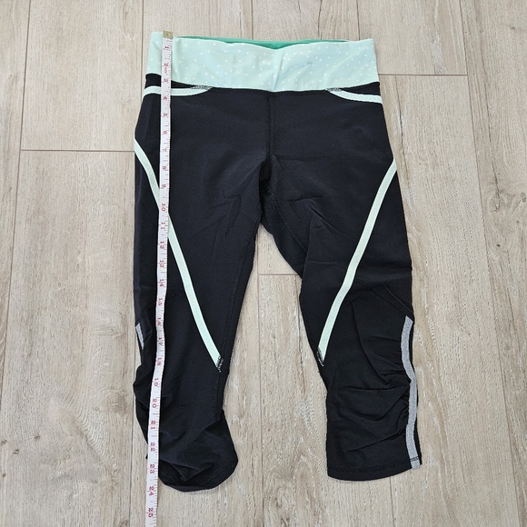 COPY - Lululemon Run: Pace Crop, Black / Petit Dot Fresh Teal / Fresh Teal, Siz… - Picture 11 of 14